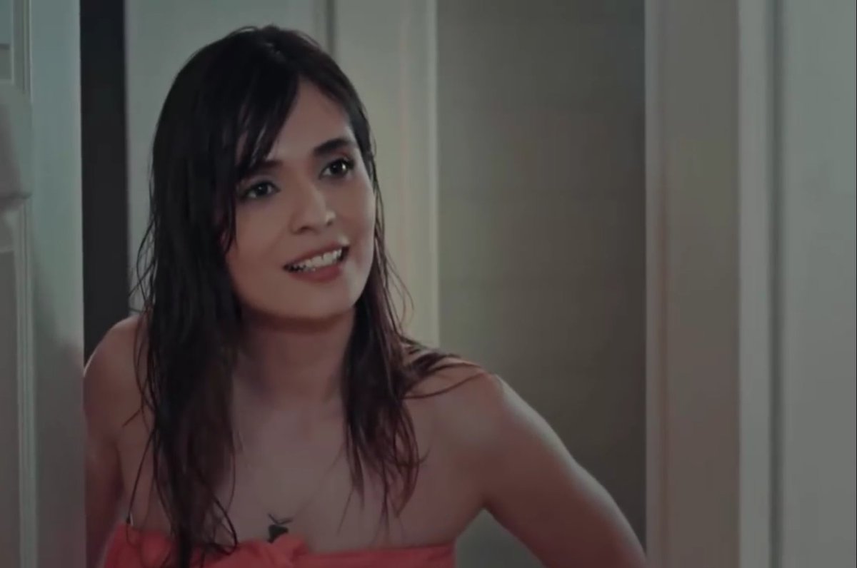 Havlu sahnesini taga salmazsak olmaz şimdi 

UmudunLisanı EyFet