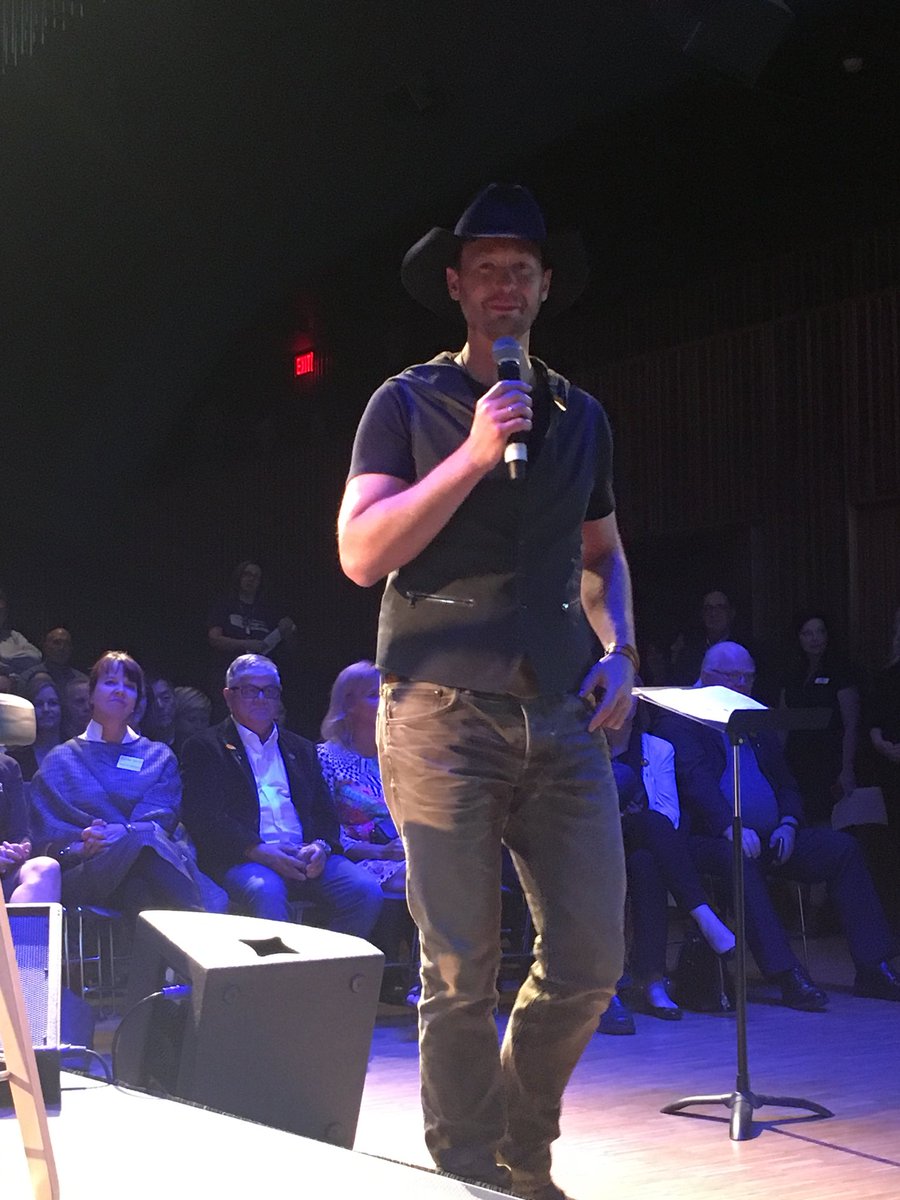 dendall78's tweet photo. @paulbrandt Hope was our wedding song almost 15 years ago and to get to see you last night in such a small intimate setting was incredible!  You and Liz are the perfect compliment to each other.  Thanks for the guitar pick! https://t.co/VuwJy8asaE