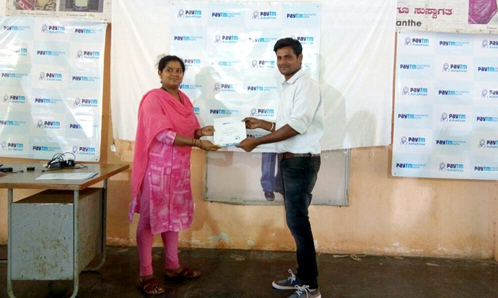 Fostering the spirit of entrepreneurship!

The <a href="/PaytmAshaKiran/">Paytm AshaKiran</a> team was recently in Hubli, Karnataka where they interacted with women entrepreneurs, helping them learn how to access digital financial services &amp; its many benefits for their trade. #DishaSkills <a href="/UNDP_India/">UNDP India</a>