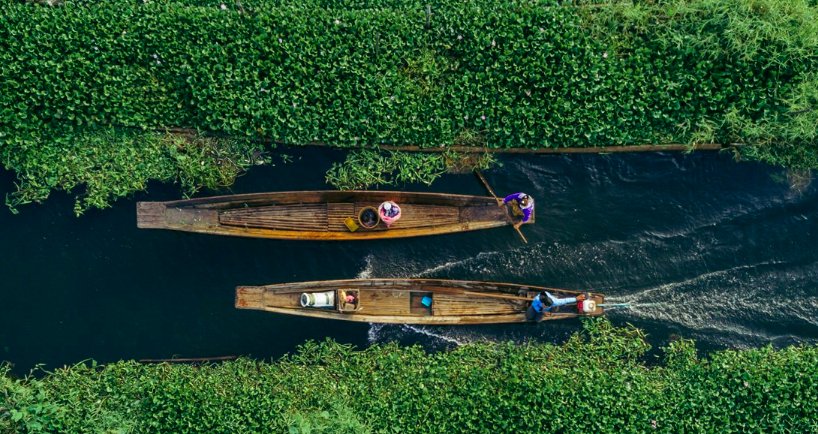 Limportant_com's tweet photo. These drone photos offer topdown views of some of the most epic landscapes on earth https://t.co/Fjd70ZzNX2 @designboom https://t.co/Blj6PN687d