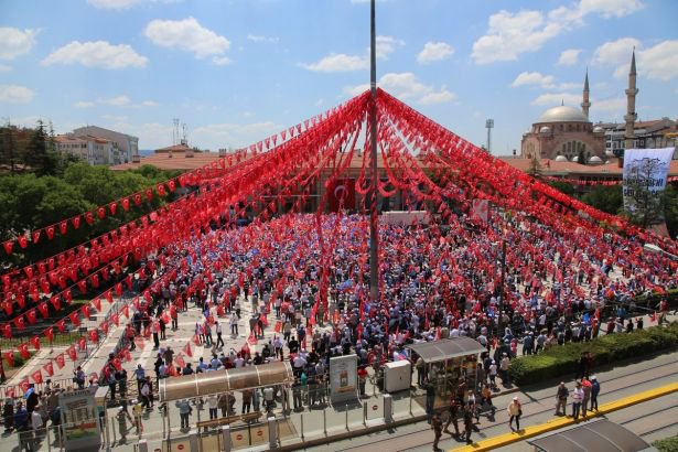 AKP'Lİ ERDOĞAN'A BİR ŞOK DAHA: MİTİNG ALANI DOLMADI

AKP'li Cumhurbaşkanı Erdoğan, Eskişehir'de büyük miting meydanları yerine Vilayet Meydanı'nda miting yapma kararı aldı ancak meydan yine de dolmadı.
Bu iş Bitmiş #TamamDıyorTürkıyem 
<a href="/Im_honeybadger/">Bal Porsuğu</a> <a href="/ersinmystical/">Ersin ATA</a>