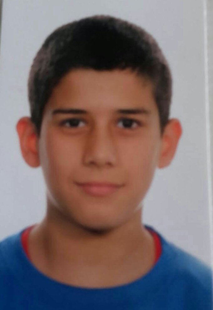 Bruno Blanco (13 años) desaparecido esta mañana en Mansilla de las Mulas. Iba en en bicicleta vestido con el jersey de la foto y vaqueros. Maxima difusion.