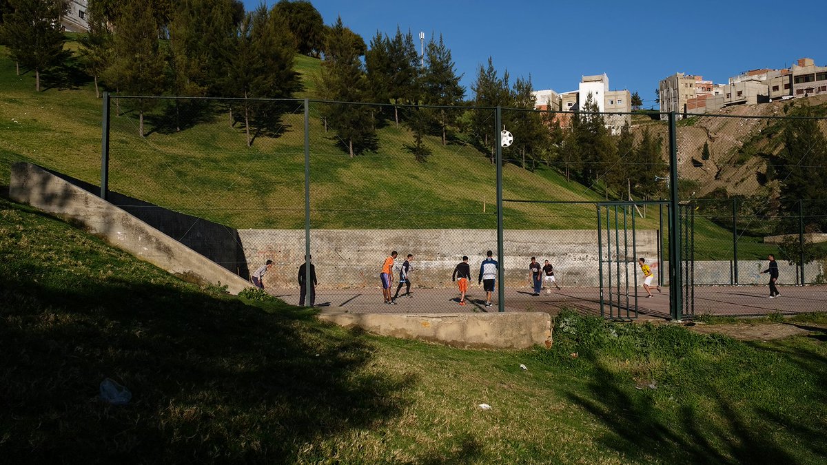 #المغرب2026 كما يراه <a href="/josephouechen/">Joseph OUECHEN</a> - اليوم 7️⃣2️⃣

مباراة حبية في #كرة_القدم لشبان مغاربة في ملعب للقرب بمدينة #طنجة ⚽️