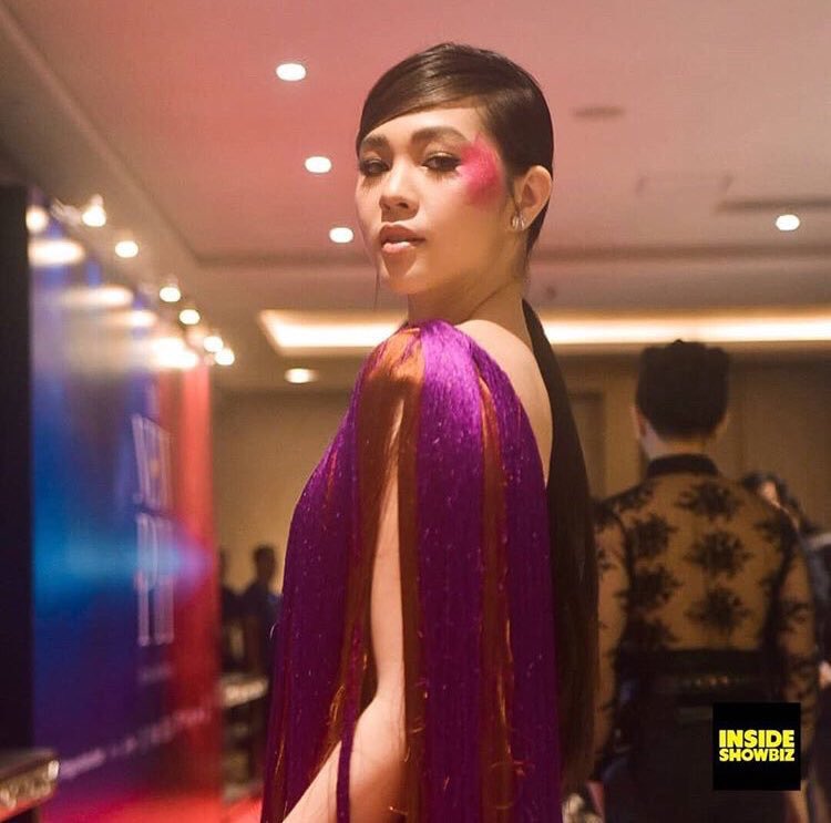 elnellasolid's tweet photo. #JanellaAtMegaMillennialBall     Bagay sa kahit na ano, effortless mga beshy, shes now a lady na talaga, naiiyak ako kasi proud ako na pinapatunayan niya talaga na multitalented at super xa 😭 solidelnella https://t.co/nTmFyur0xy