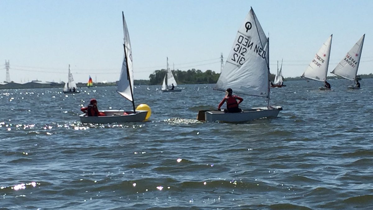 DeRandmeren's tweet photo. Deze zomer op zeilles bij De Randmeren? 

- professionele instructeurs
- de beste locatie 
- speciale beginnersprogramma's 
- uitdagende boten voor gevorderden

https://t.co/nrCgltVWIo https://t.co/jkOGZzf9cP
