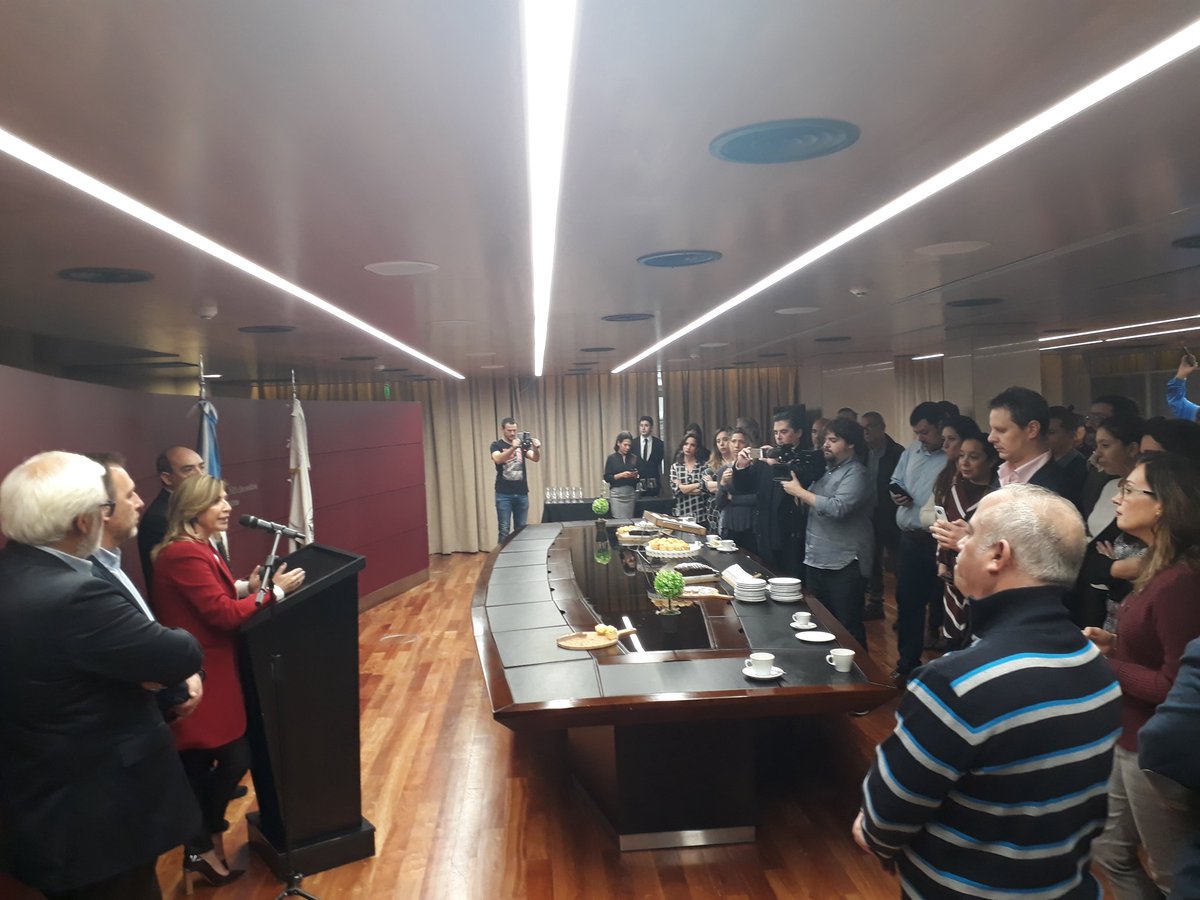 consejomcaba's tweet photo. La Presidenta @MarcelaBasterra, el Vicepte. @AGFernandezOK, los consejeros @javieroncero, Darío Reynoso y el Jefe de Prensa y Difusión @kecoleiva, reciben a periodistas especializados en temáticas judiciales en la Sala de Plenario "Enzo Pagani". https://t.co/OqOWlAMmr6