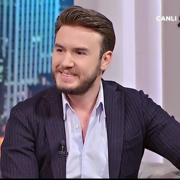 Adam gibi adam 
SenYeterKiEs MustafaCeceli