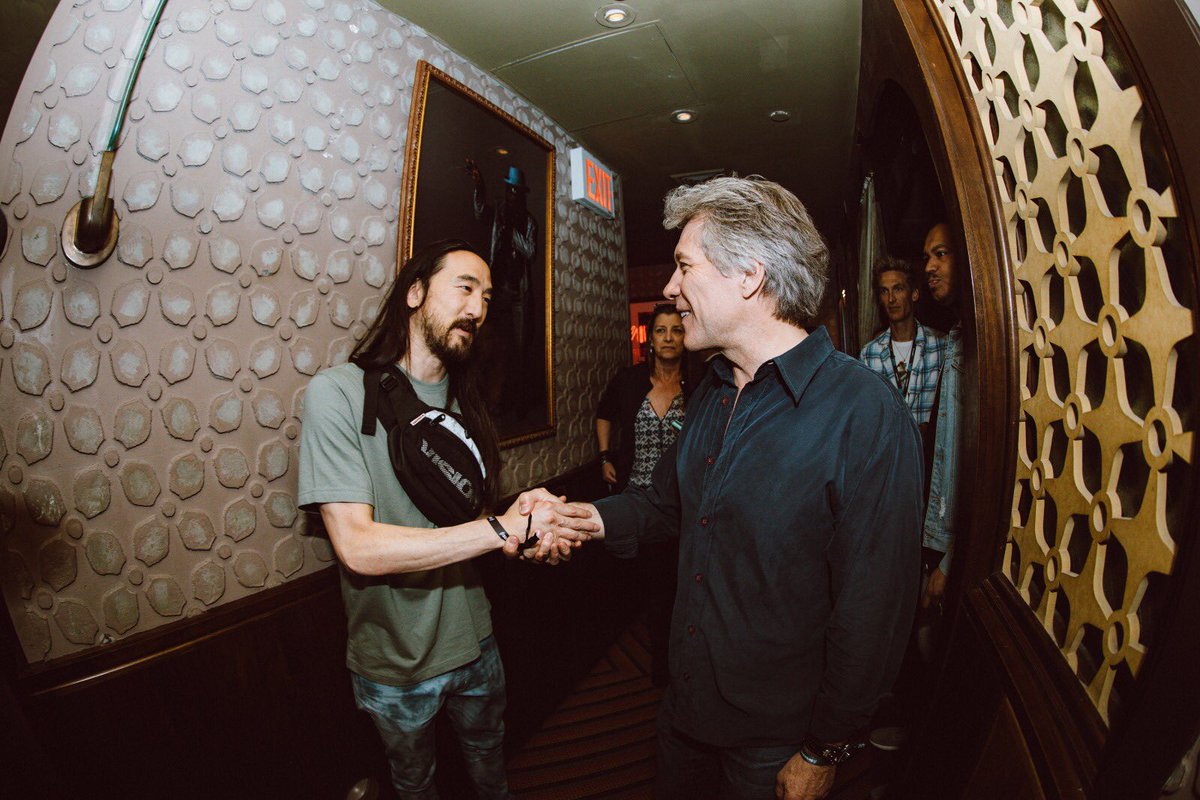 steveaoki's tweet photo. Wooooooooooaaaaaaooo Livin on a Prayer!!! Absolute fucking legend @bonjovi Fuck yes! https://t.co/ZQjPK3V9Xx