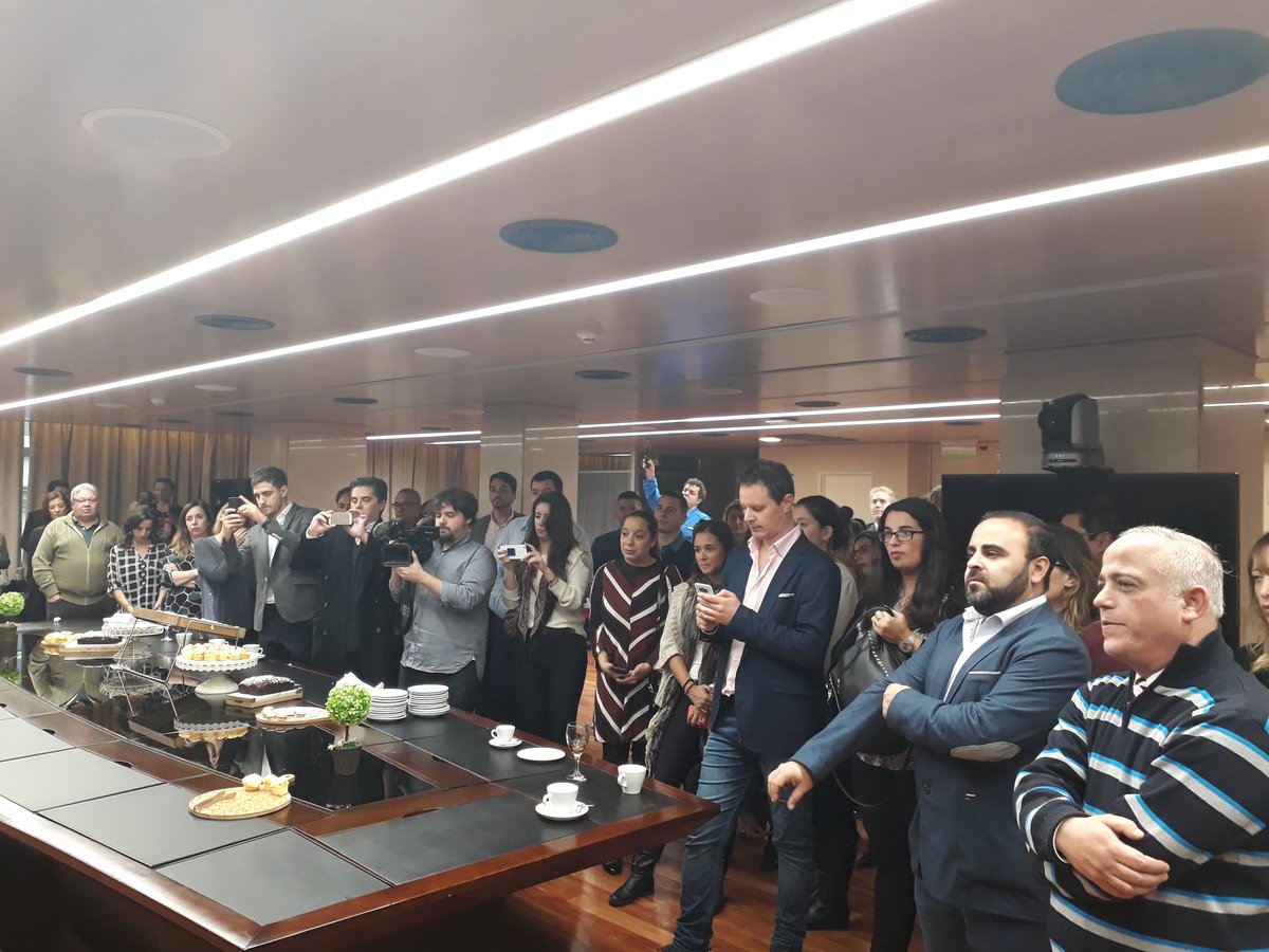 consejomcaba's tweet photo. La Presidenta @MarcelaBasterra, el Vicepte. @AGFernandezOK, los consejeros @javieroncero, Darío Reynoso y el Jefe de Prensa y Difusión @kecoleiva, reciben a periodistas especializados en temáticas judiciales en la Sala de Plenario "Enzo Pagani". https://t.co/OqOWlAMmr6