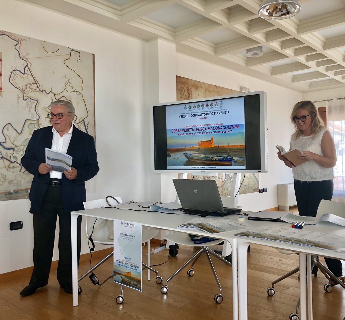 ContrattoCOSTA's tweet photo. In corso il 4^Tavolo Tematico:’Costa Veneta: pesca e acquacoltura!’💧🌊🎣
Dopo i saluti del Comune di #Caorle, introducono arch. Mosca, responsabile tecnico scientifico Contratto di Costa e dr.Bellemo della Direzione Agroambiente U.O. Caccia Pesca @RegioneVeneto https://t.co/1OqzVhjd3l