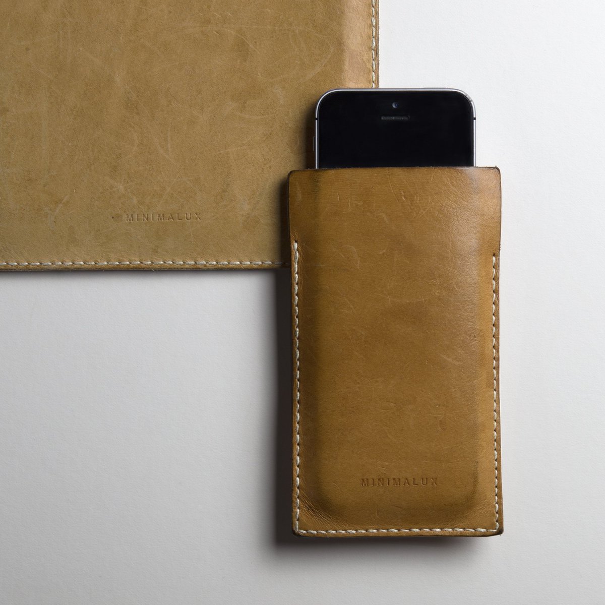 Minimalux's tweet photo. Just like Dad - Our leather gets better with age. Enjoy complimentary global shipping for Father's Day on all personal accessories until the 17th June.  Use code: DAD2018 #MINIMALUX #FathersDay #ForPerson  https://t.co/bwpkezDuiw https://t.co/wbMoqJ6WmX