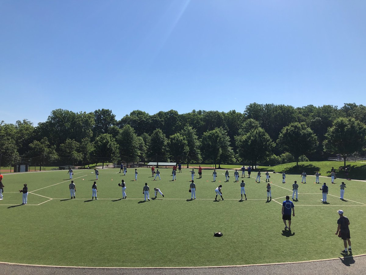 Darius_CRSF's tweet photo. Guess what?? It’s day 2 at the #CRSFCamp #TeamCopsandKids #BadgesforBaseball https://t.co/mBEa2317Eo