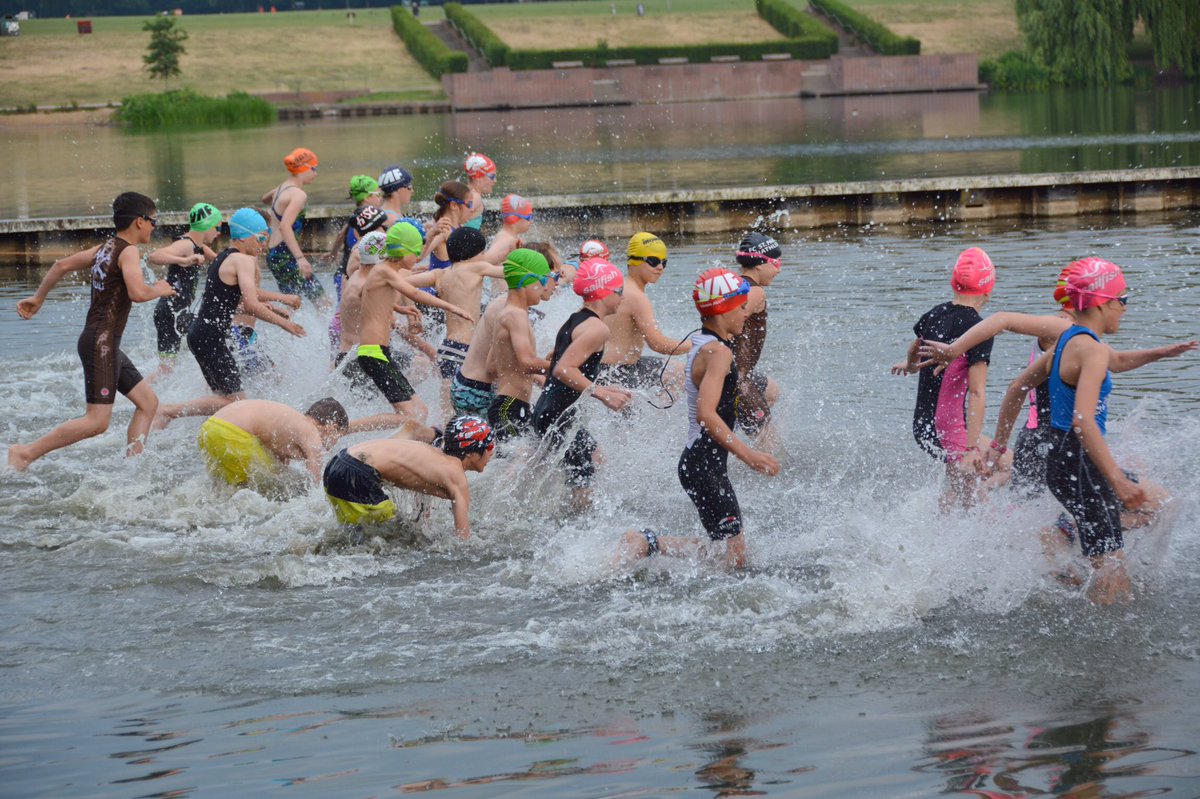 Sehr starke Leistung unserer Jugend beim Stadtparktriathlon in Hamburg.
Alle Starter landen in den Top Ten!
#TriTeamLG #diejugendvonheute # triathlon # rsclüneburg #Training #swim #bike #run