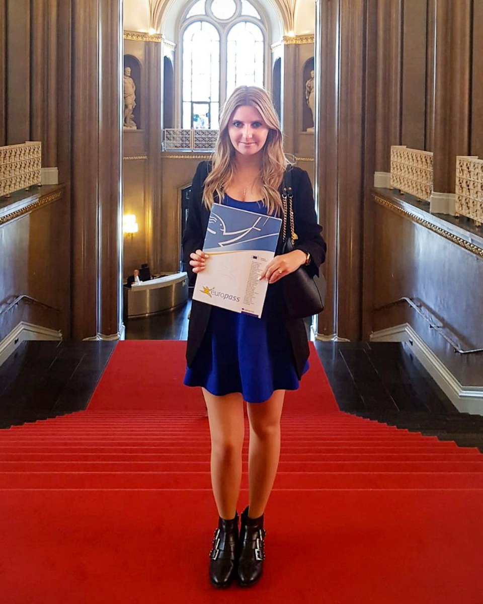 DamconGmbH's tweet photo. Wir sind stolz auf unsere Junior Online Marketing Managerin Viktoria für die erfolgreiche Teilnahme an dem GoEurope-Lernaufenthalt im europäischen Ausland und den Erhalt des Europass-Mobilitätszertifikats. 👩‍🎓🙌
#europass #goeurope #proud #damcongmbh https://t.co/LtZ5G96dMb