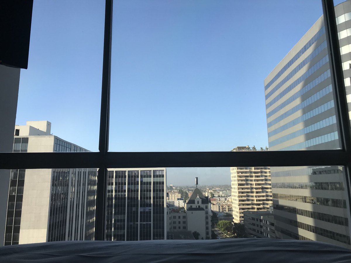 TechniqTV's tweet photo. My view this morning from the bed. What is life? Work out then going to grind the day baby, pumped and ready!
#E30218 #twitchtv #Twitchstudios https://t.co/munAR3Kbxm