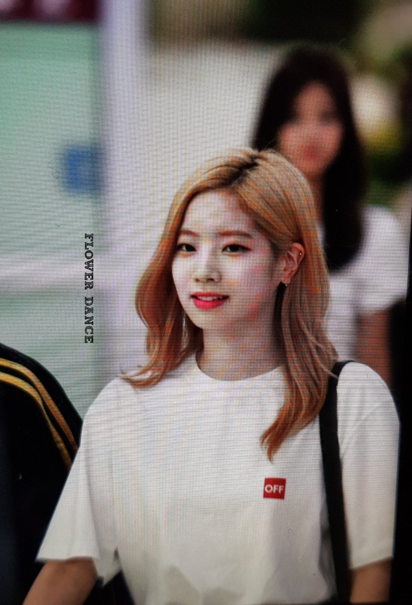 TheFlowerDance's tweet photo. 180612 #preview

💕💕💕

#다현 #DAHYUN #ダヒョン #트와이스 #TWICE @JYPETWICE https://t.co/lM0LzS654K