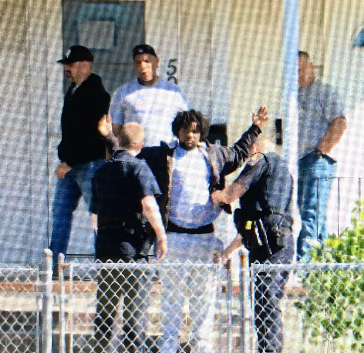 PhotogMarc_ent's tweet photo. Brockton 1 person arrested after shooting Budd Ave. 1 hospital @AprilApril14333 @NancyWCVB @Henn827 @BostonNerdism @chipsy231 @photo_mass @NEFirePhotog @Positivi_B @ps92264 @pain24seven @KBL317 @Stlucia29 @Thais_pz  @JeremyDarlow @KDubeTV  @Spotneedsstuff @BostonNewsMan @stacos https://t.co/4NgacOrcc6