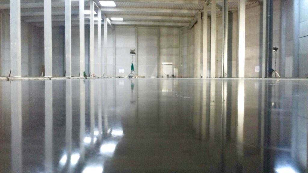Kriscorti's tweet photo. 🔹DM2 floor on piles for Placeo Nord realised with Asic team 🔹Conception - design - supervision and flatness survey by #Monofloor France🔹Customer’s expectations exceeded ✅🔹📸Y.Cherblanc 🔹@RCRIF #industrialflooring 📲🆕https://t.co/AVNBG4698q🔹 https://t.co/VD1wlFSCNq