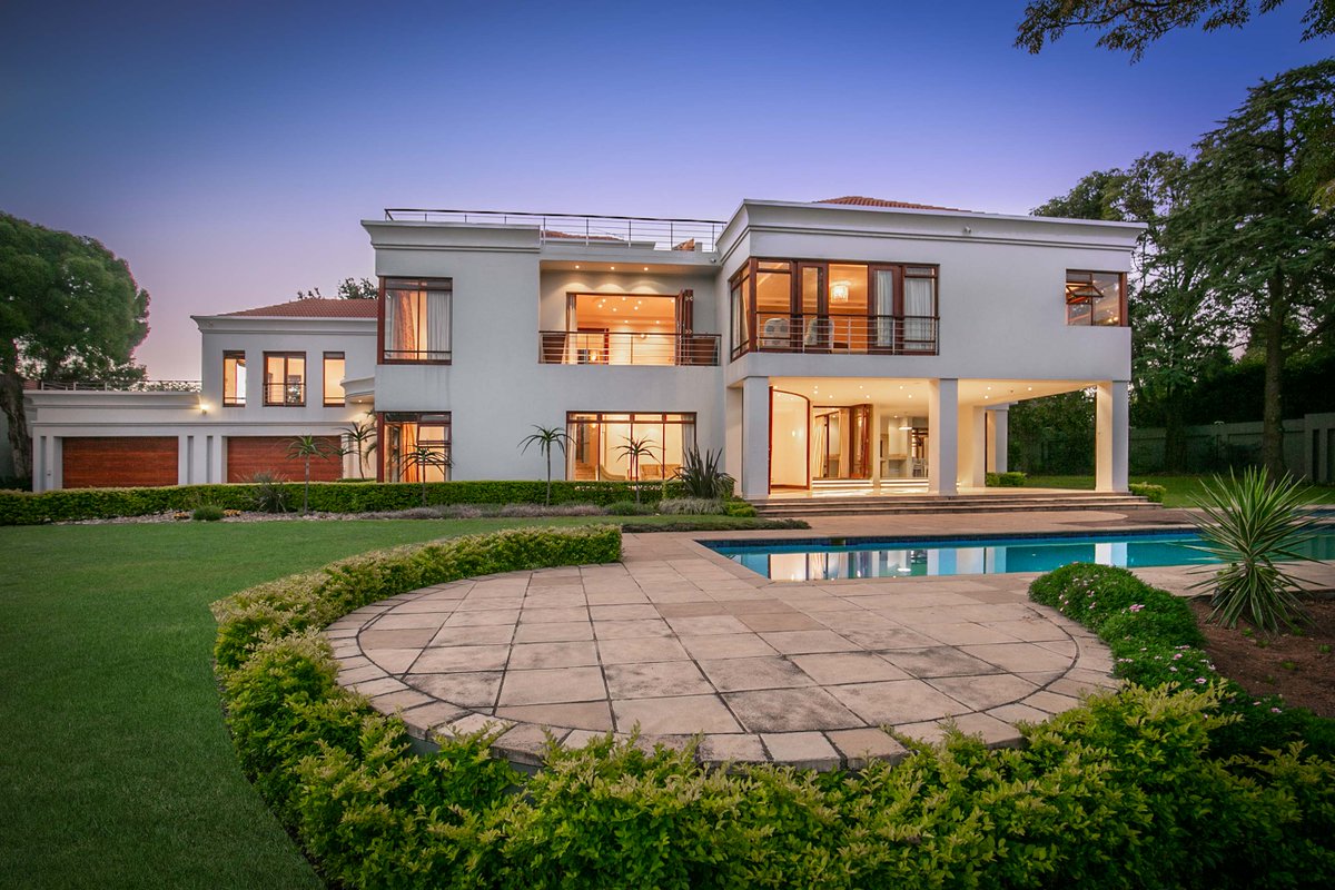 Ennik_Estates's tweet photo. You may always feel the need to travel, but if you lived in one of these luxury homes on sale in Johannesburg at the moment, you might not need an escape too often. #TravelTuesday #EnnikEstates https://t.co/UlTWYKZfoF