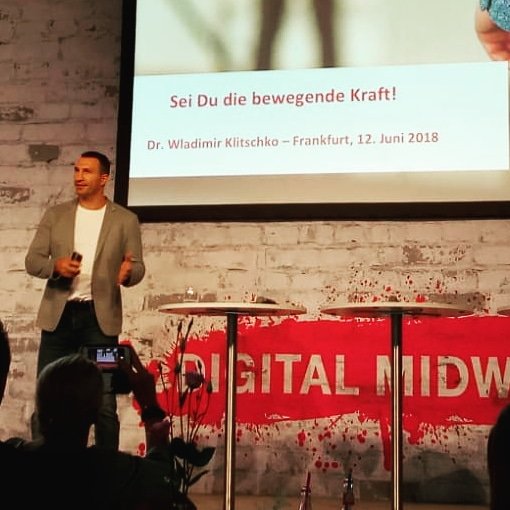 zfundbuero's tweet photo. Ob Sport oder Unternehmen: Wladimir @Klitschko teilt seine Methode, die ihn in beiden Bereichen in 5 Schritten zum Erfolg führte. #digitalmidwest #startup #innovation #wladimirklitschko #foundtastic #lostandfound #TelekomTechboost #telekom @TelekomBoost https://t.co/QQ2mV6zwyC