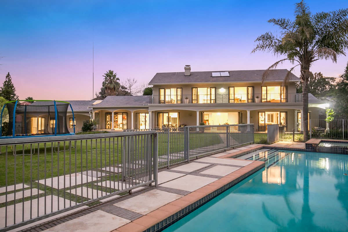 Ennik_Estates's tweet photo. You may always feel the need to travel, but if you lived in one of these luxury homes on sale in Johannesburg at the moment, you might not need an escape too often. #TravelTuesday #EnnikEstates https://t.co/UlTWYKZfoF