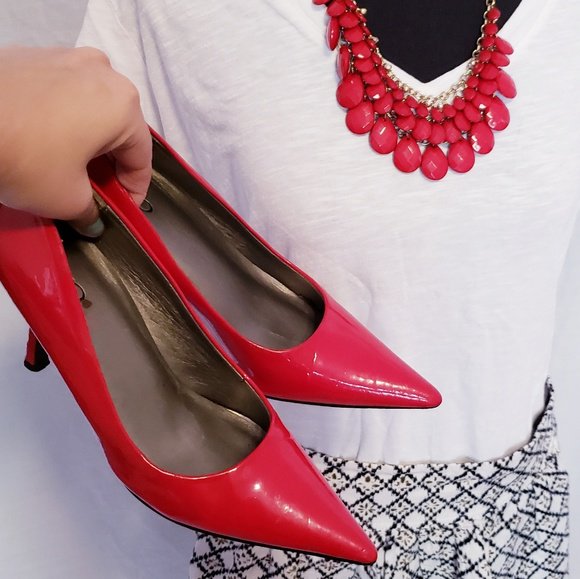meredithmccue's tweet photo. So good I had to share! Check out all the items I'm loving on @Poshmarkapp #poshmark #fashion #style #shopmycloset #cato #vincecamuto #dexflexcomfort: https://t.co/3LrC4pPvcd https://t.co/5UwGKaBEzA