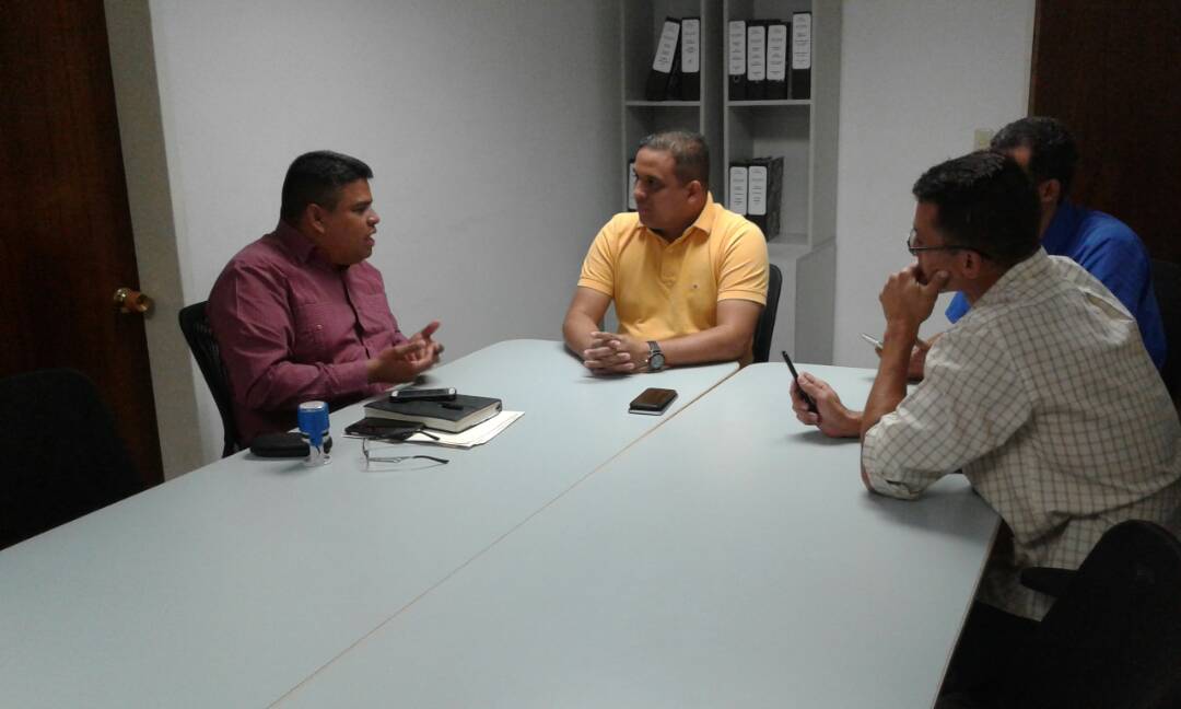 #12Jun Para garantizar la movilidad del pueblo deltano, el @TransporteGobVe, Cmdt. Hector Rojas y el MY. Jesus Chiramo, se llevo a cabo una Visita a la Planta de <a href="/YutongVenezuela/">Yutong Venezuela</a> Por parte del Presidente de la Operadora <a href="/TransDelta1/">Trans-Delta s.a</a>, para la entrega de repuestos y neumáticos.