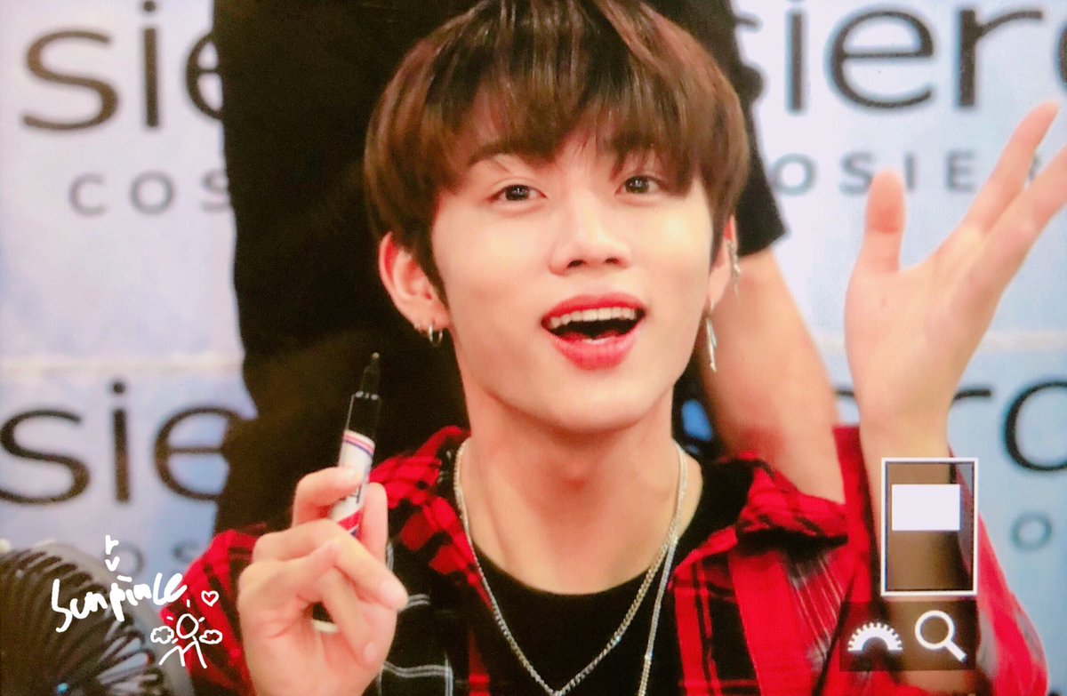 sunprince_kr's tweet photo. 180612 시에로 팬사인회
#더보이즈 #선우 #THEBOYZ #SUNWOO #Giddy_Up https://t.co/SwucLhNgtG