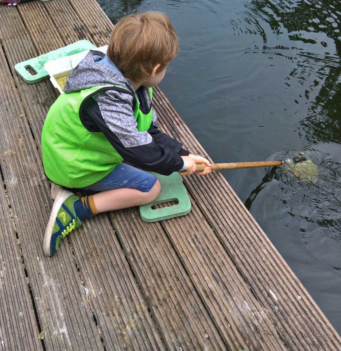 TCVWF's tweet photo. Great time discovering what animals, birds &amp; insects live in Lloyd Park with Henry Maynard year 3 Willow class 🐝🐛🦋🦇🐌 🦆🐞🕷
@TCVtweets @hmprimary @wfcouncil @folpe17 #outdoorlearning #outdoorfun https://t.co/e3x59NUFgJ