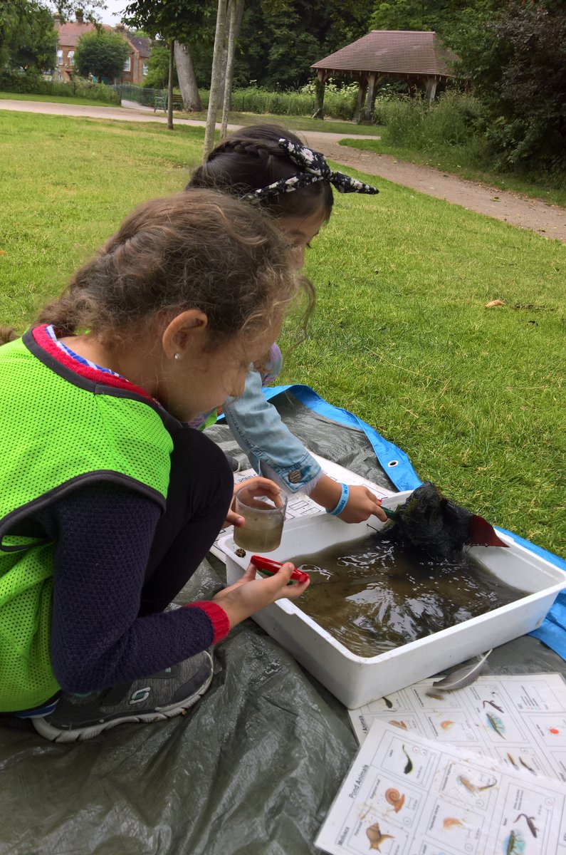 TCVWF's tweet photo. Great time discovering what animals, birds &amp; insects live in Lloyd Park with Henry Maynard year 3 Willow class 🐝🐛🦋🦇🐌 🦆🐞🕷
@TCVtweets @hmprimary @wfcouncil @folpe17 #outdoorlearning #outdoorfun https://t.co/e3x59NUFgJ
