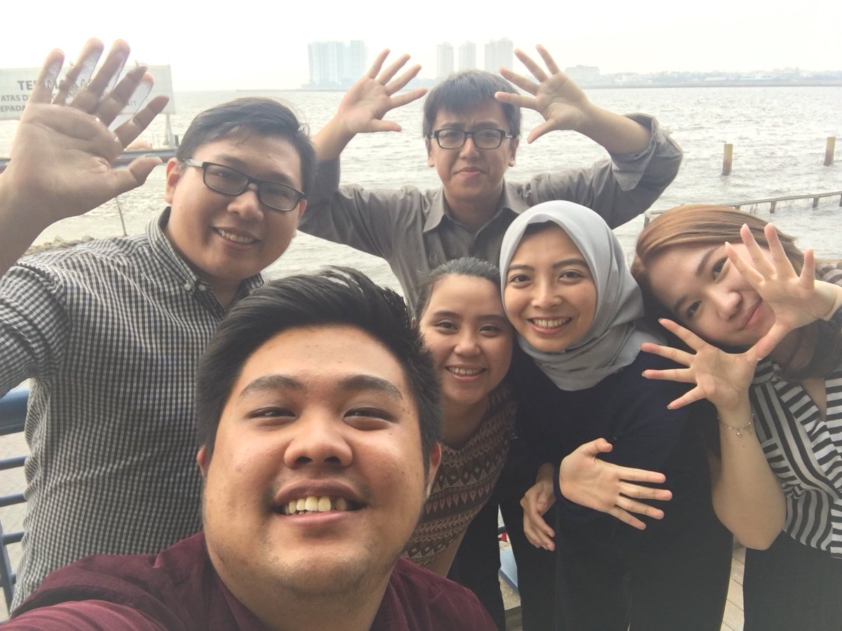 Sedih, 2 orang difoto ini gakan mencerahkan hari-hari kerja maria lagi 😭