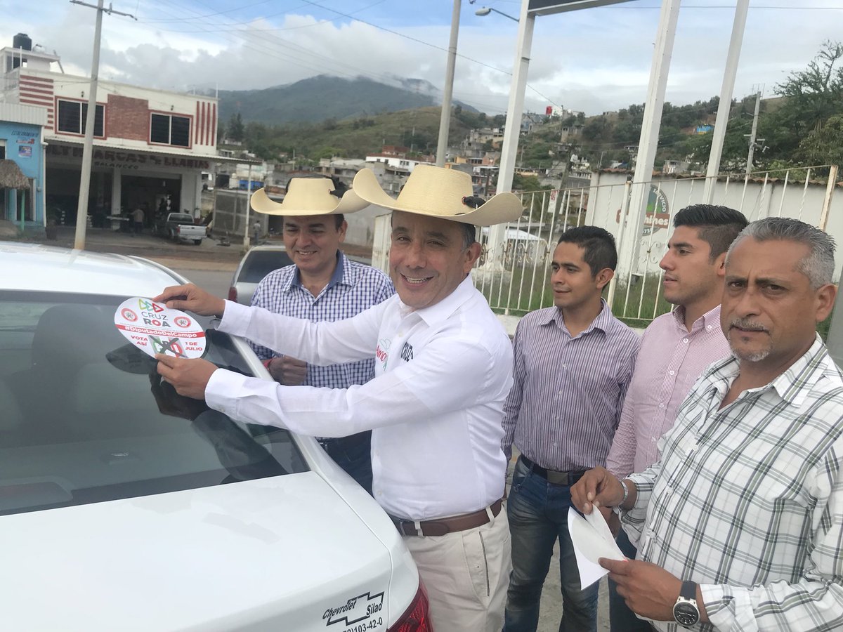 cruz_roa's tweet photo. #Día75: Como su #DiputadoDelCampo estaré recorriendo incansablemente el Sur del Estado de México con el respaldo de mis amigos @HerandezDeras, @Edgar_CastilloM y @Beatriz_HdzT. #VamosAGanar! https://t.co/84ftJX4gZN