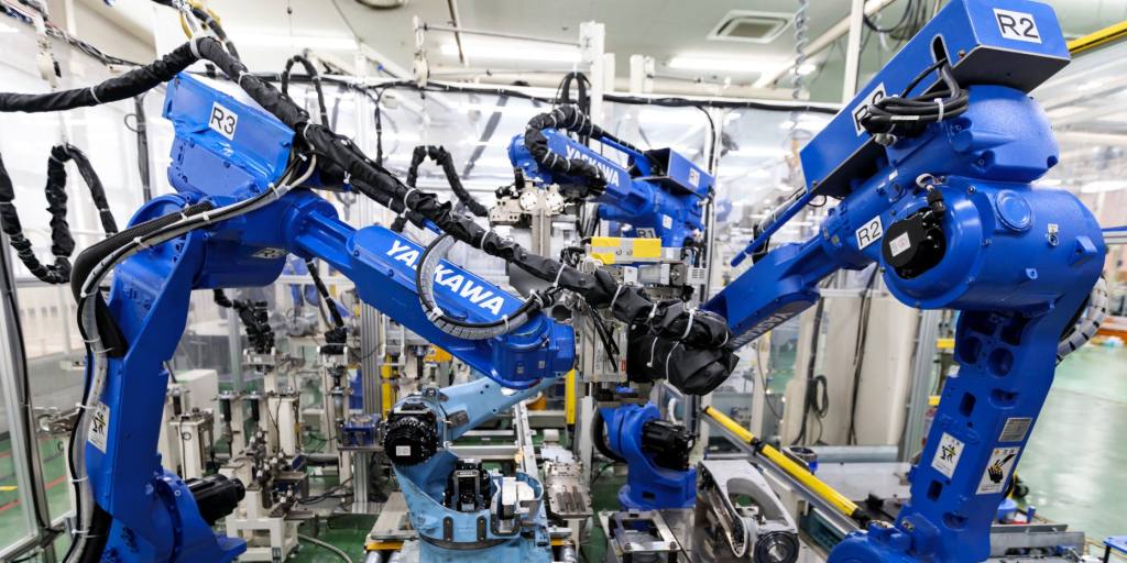 Yaskawa_Motoman's tweet image. Japan #robot makers outperform Europeans in profitability hubs.ly/H0cClxG0 by @NAR #Yaskawa