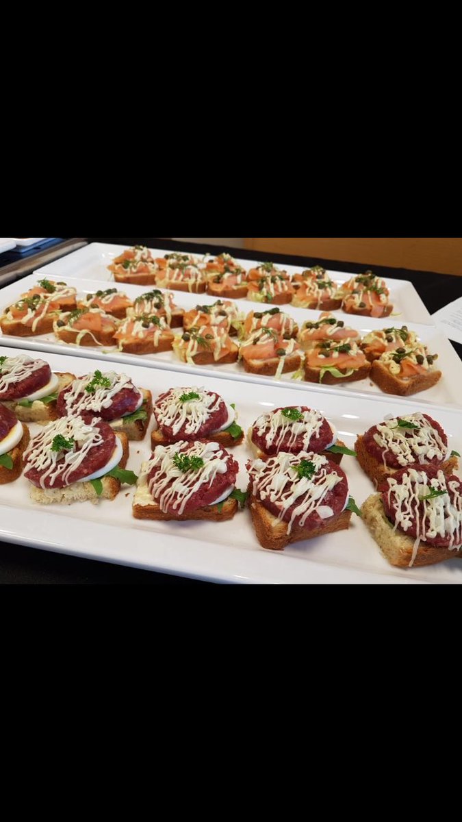 ElzingaCatering's tweet photo. Vanavond Walking dinner geserveerd tijdens een 25 jarig jubileum bij een vaste klant, van ons bedrijf. Trots op ons team! https://t.co/gvXScZ1nsE