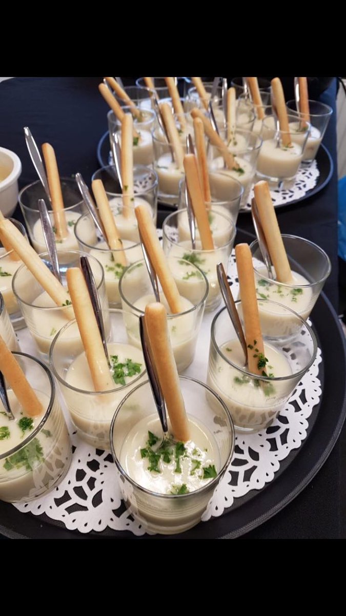 ElzingaCatering's tweet photo. Vanavond Walking dinner geserveerd tijdens een 25 jarig jubileum bij een vaste klant, van ons bedrijf. Trots op ons team! https://t.co/gvXScZ1nsE