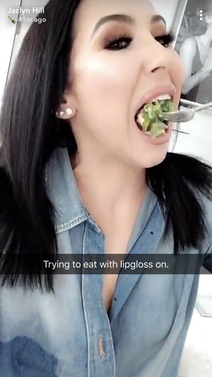 Jenny_Rosee's tweet photo. @Jaclynhill or just use #LipSense 😘 #smudgeproof https://t.co/UR33bfkUzQ