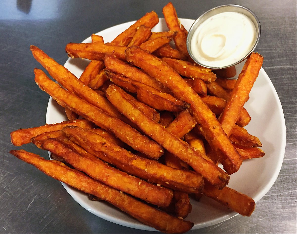 Here is a starter you'd enjoy! Sweet potato fries with maple bacon aioli! #maple #bacon #sweetpotato #appetizer #ottcity #ottawarestaurants #ottawa #ottawafoodies
