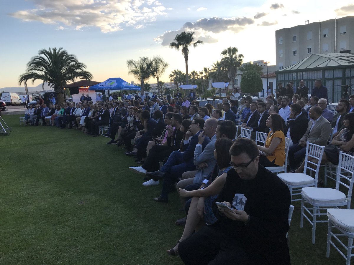 Region_Digital's tweet photo. Todos bien colocados en los #PremiosRegión @ElAntivlog @ArteEnRuinas @vinovidavicio @pacovadillo @psoeex @CeliaDeMolina @martalmcomposer https://t.co/4HNuts4AAc