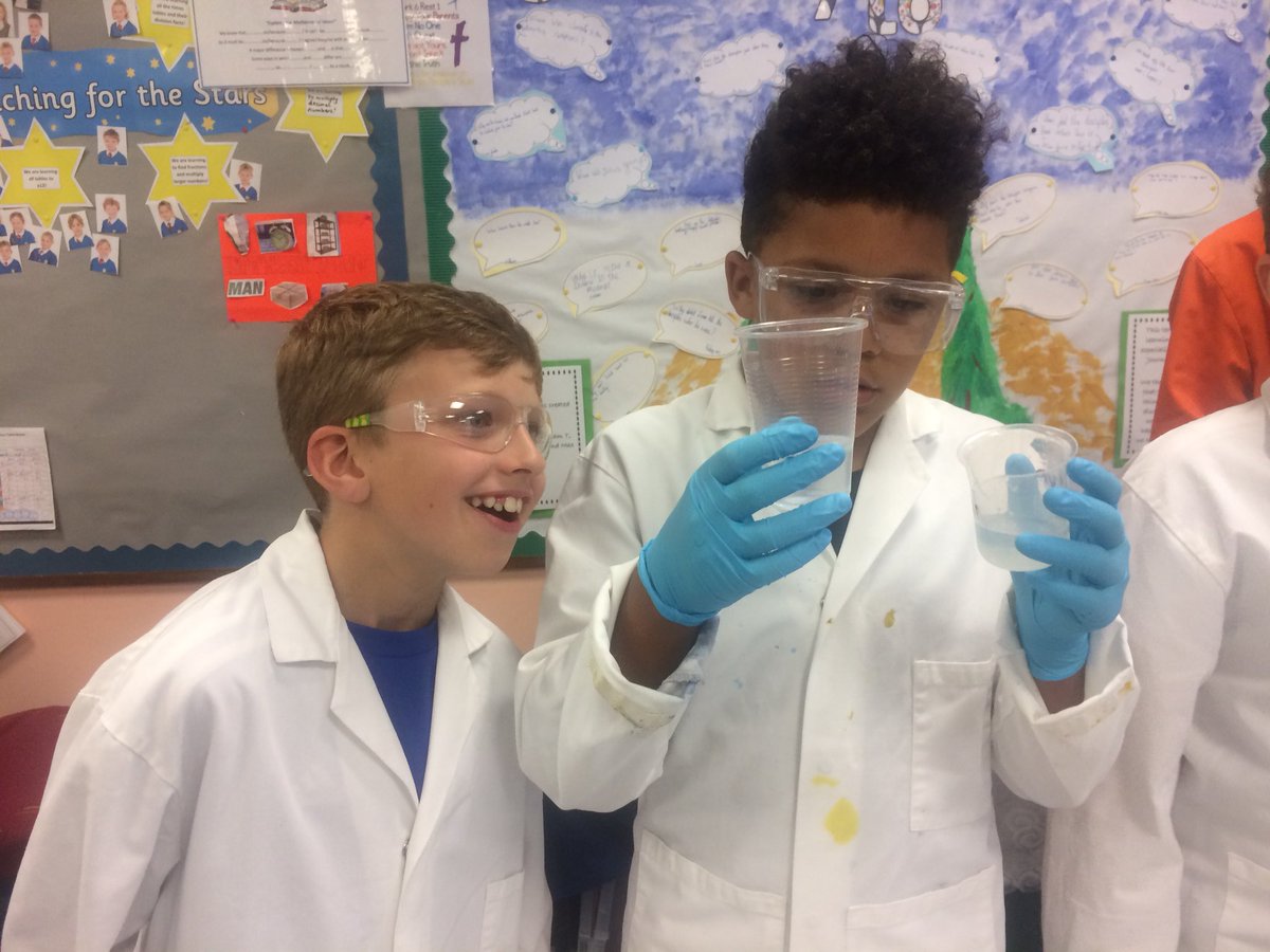 SaintPatricksPr's tweet photo. A quick snapshot of this week’s Colour Chaos Science Week! 👩🏻‍🔬👨🏽‍🔬 A big thanks @BristolChemLabS for their inspiring assembly and workshops today! 🌈 https://t.co/aBO6F8VORa
