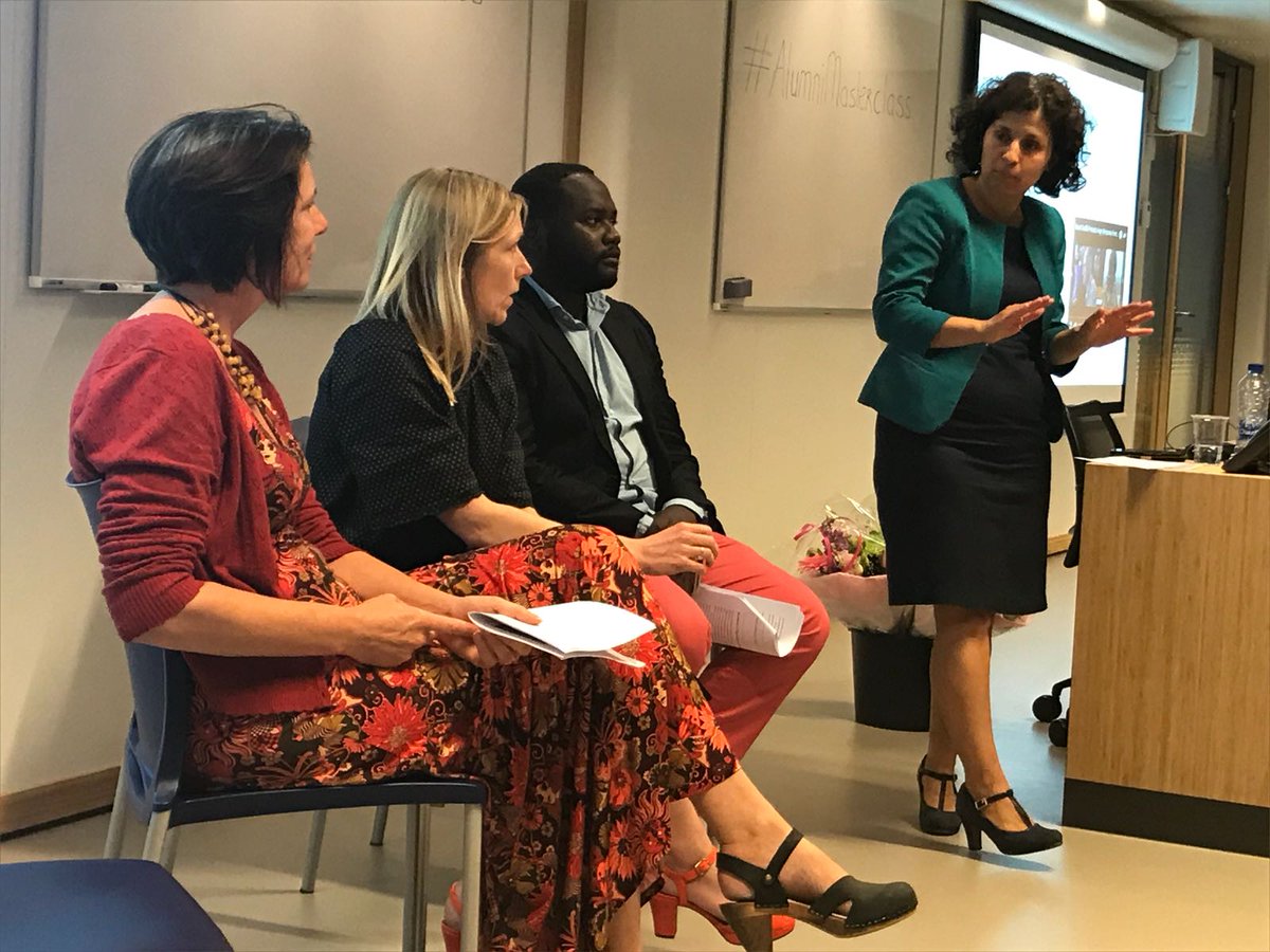 LeidenAlumni's tweet photo. Paneldiscussie met prof.dr. Groeneveld, drs. Marieken Westerink van de Politie en Mpanzu Bamenga, beleidsmedewerker @UniLeiden. #AlumniMasterclass https://t.co/BpuPc69RM4