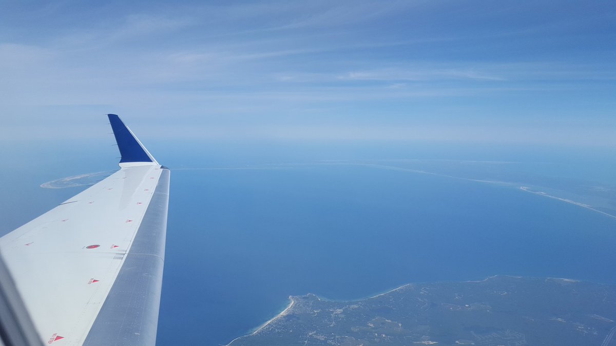 tidesmet's tweet photo. Otherwise, nothing but blue skies 😎 #marthasvineyard #capecod #bostonharborislands https://t.co/LRm611XLPm