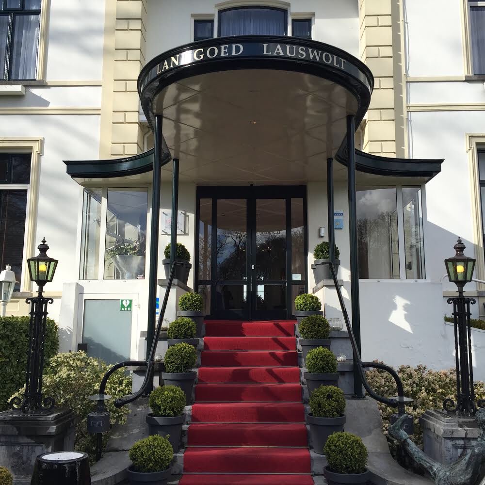 Idd Grutsk Heleen blij voor ons geweldige team blij met #FBO RT <a href="/HCSonnenberg/">HeleenSonnenberg</a>: Grutsk !!!

Zó trots op jou <a href="/mvangulick/">Marc van Gulick</a> 👉🏻
Landgoed @lauswolt in Friese handen. Chapeau, wat een grandioos nieuws. #erfgoed #Fryslân #FBO #stralendesterren🌟