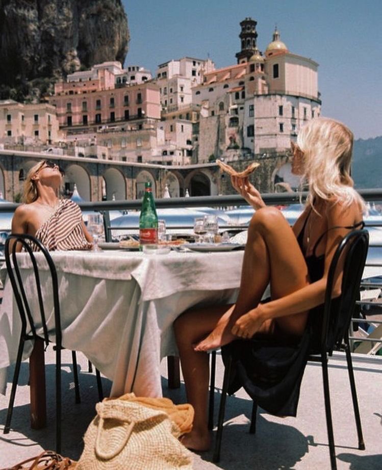 luvmiu13's tweet photo. the views i need this summer https://t.co/Yx9OvlfOEj