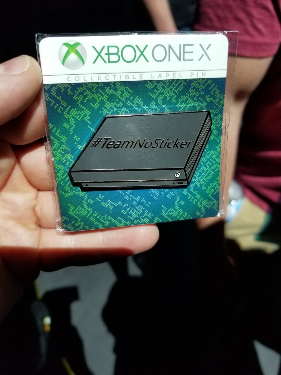 NorthFaceHiker's tweet image. Success!  Got to meet @SweetMicga and do some trivia.  It wasn't easy, but had to represent #TeamNoSticker, right @steinekin?  😆  #E32018 #E3 #Xbox #XboxE3 #XboxFanfest
