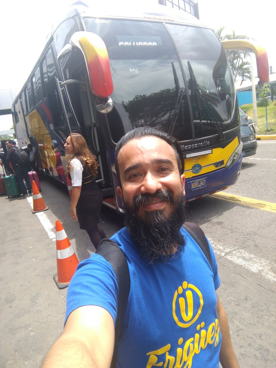 VictorFriguey's tweet photo. Un fin de semana cargado de Fiesta @Friguey en #LosÁngelesCalifornia y llegamos a El Salvador para seguir celebrando #21AñosDeVerteBailar gracias a @bancoazul @elsalvadormarca #TransporteDelSol #MinisterioDeRelacionesExteriores https://t.co/ekdVRpJobh