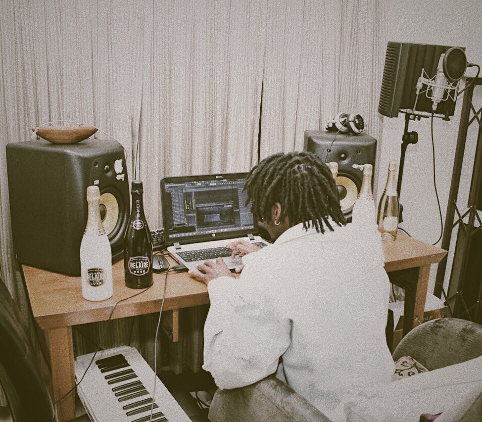FlvmeSA's tweet photo. Bookings:

booklaflame@gmail.com

👨🏽‍💻 https://t.co/Fd61CxjtXF