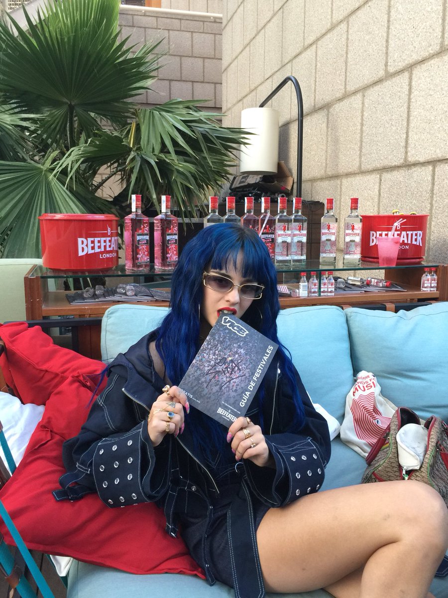¿Quieres una Guía VICE de Festivales firmada por <a href="/sitabellan/">SITA ABELLAN</a>? ¡Los 2 primeros RTs se llevan 1! #BeefeaterStandsForFestivaleros