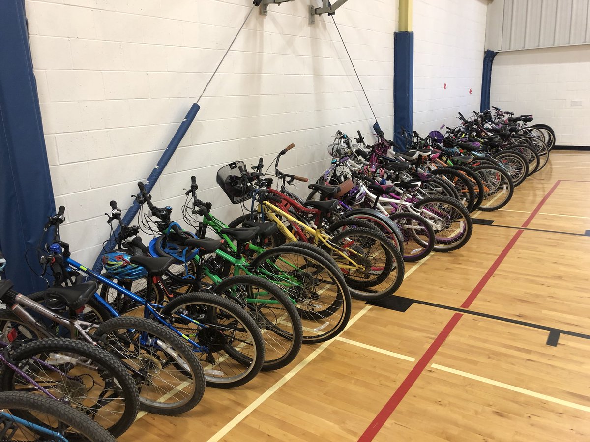 Cm2bClaudel's tweet photo. Prêts pour la sortie #vélo 🚴‍♂️ demain. Rappels sécurité, vérification du matériel et techniques de circulation. #sécuritéroutière @cm2_vert @cm2_rouge @lyceeclaudel @aefeinfo https://t.co/Np1d16eA1T
