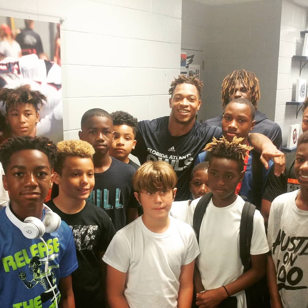 TheRTIChallenge's tweet photo. We appreciate the love and Hospitality  @KeynodoH @Manitime11 @ErnieSims34 #UpFamyouthbustour On to our next location FIU! https://t.co/P2zL0jZeqr