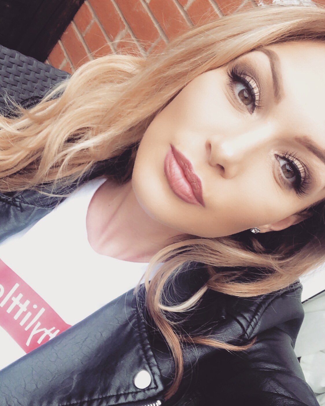 Evening 😘☺️ https://t.co/kFBaddgewW